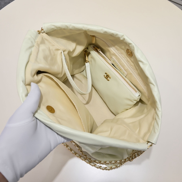 シャネルバッグ着用イメージ